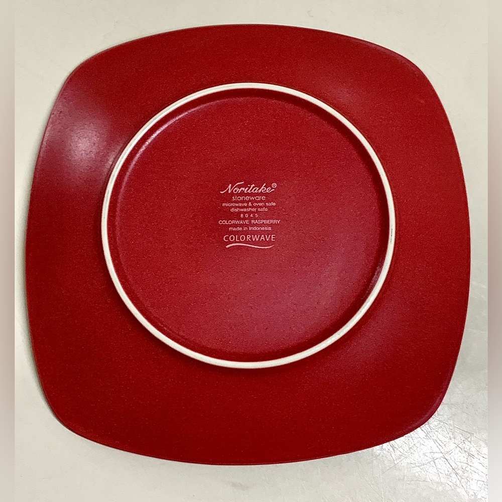 Noritake Raspberry Colorwave Two Tone Square Salad Plate - Picture 6 of 13
